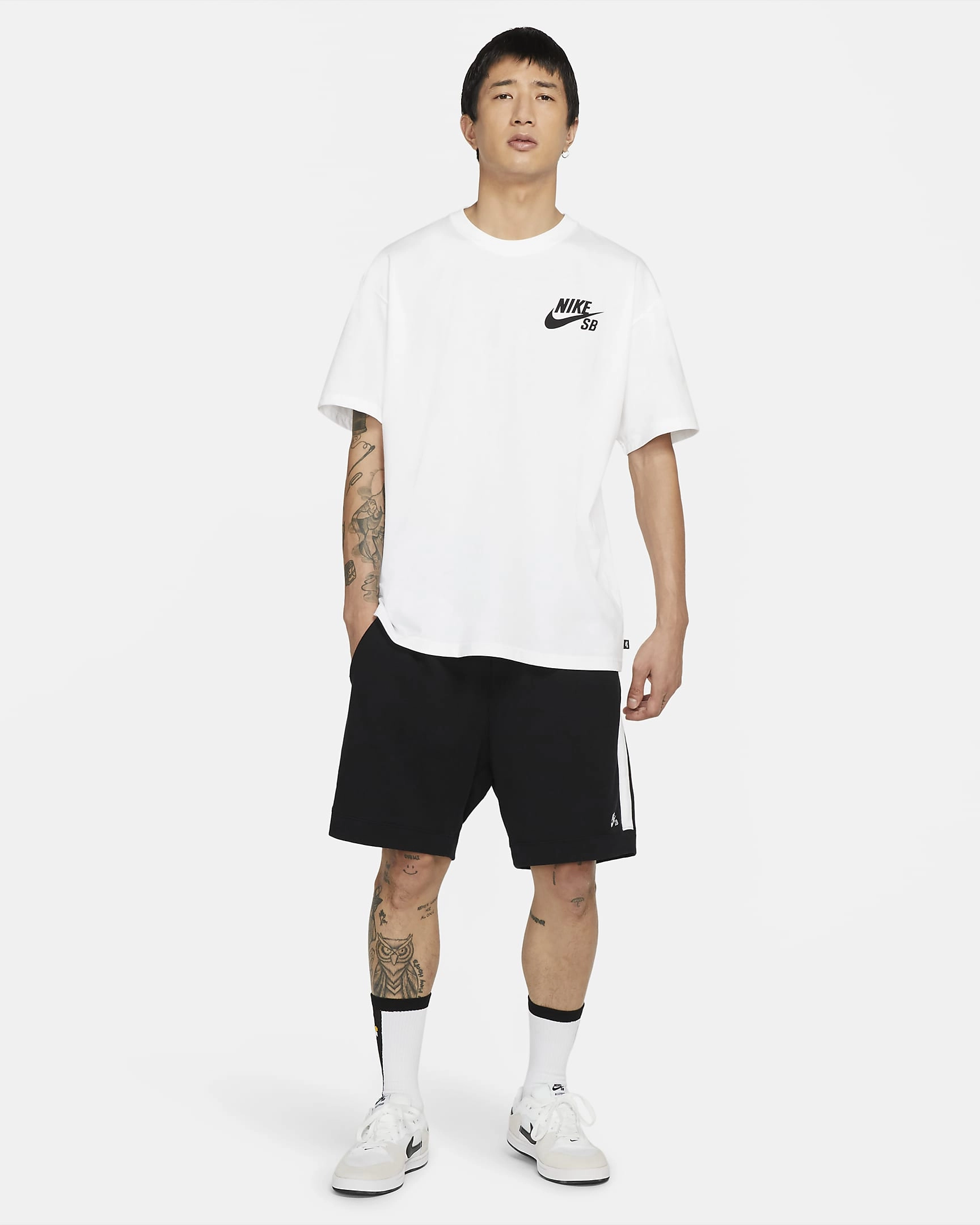 Nike SB Logo Skate T-Shirt: Kør stilen med Nike SB: En klassiker til dit skateboard-eventyr, super cool og komfortabelt design.